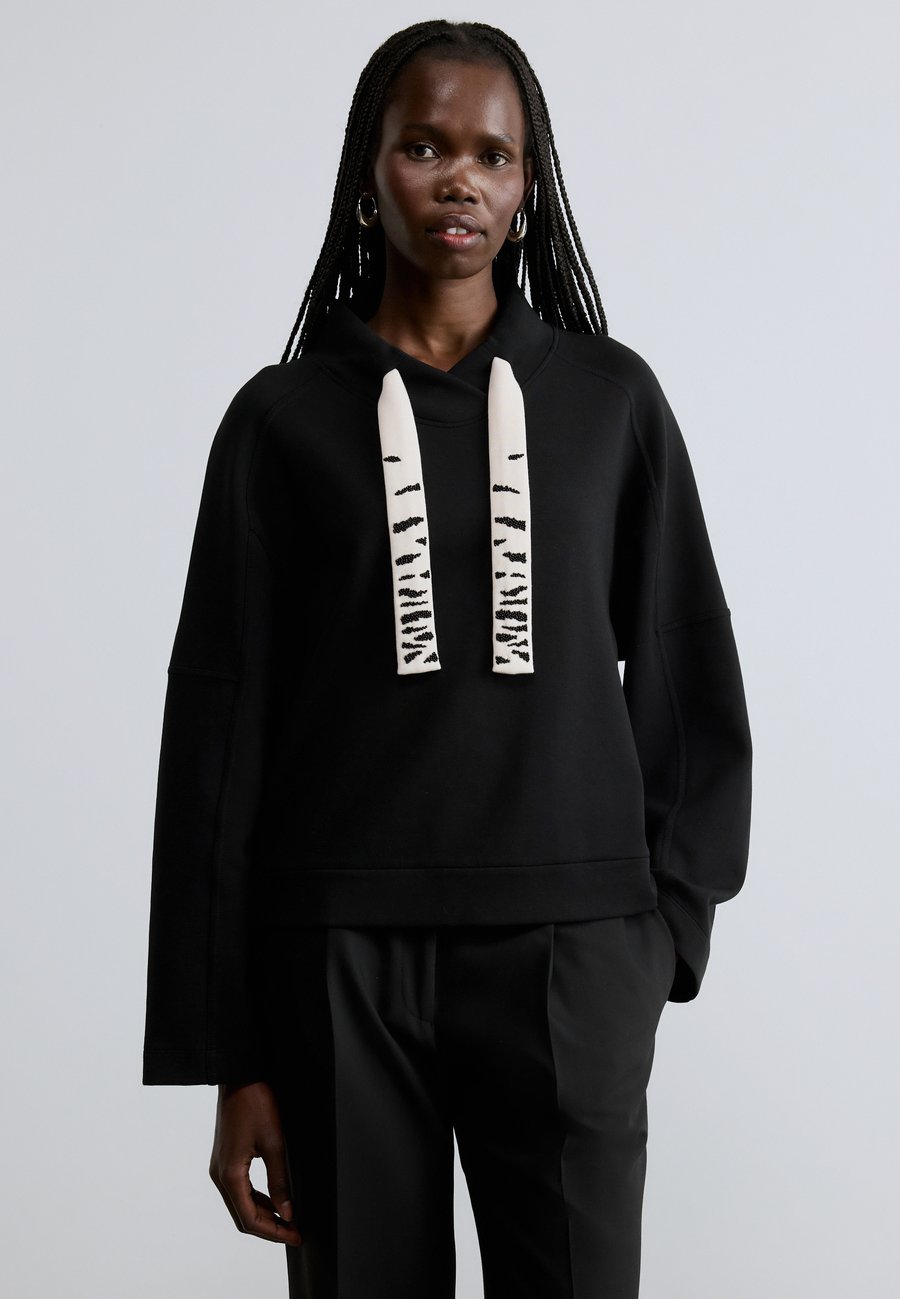 Толстовка Marc Cain Sweatshirt, Black
Толстовка Marc Cain Sweatshirt, Black