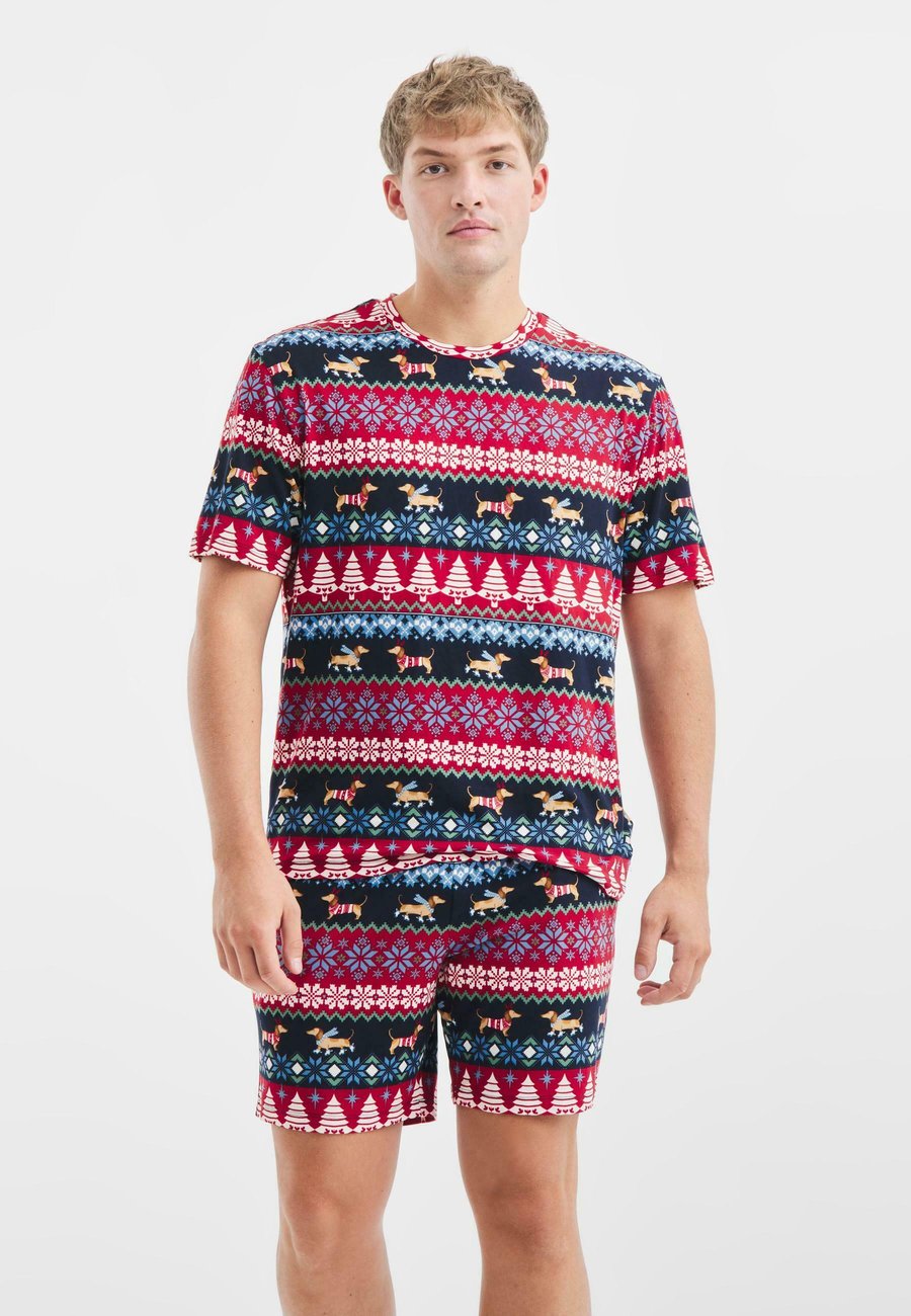 Пижамный комплект Chelsea Peers CHRISTMAS DOG FAIR ISLE SET, Dark Blue
Пижамный комплект Chelsea Peers CHRISTMAS DOG FAIR ISLE SET, Dark Blue