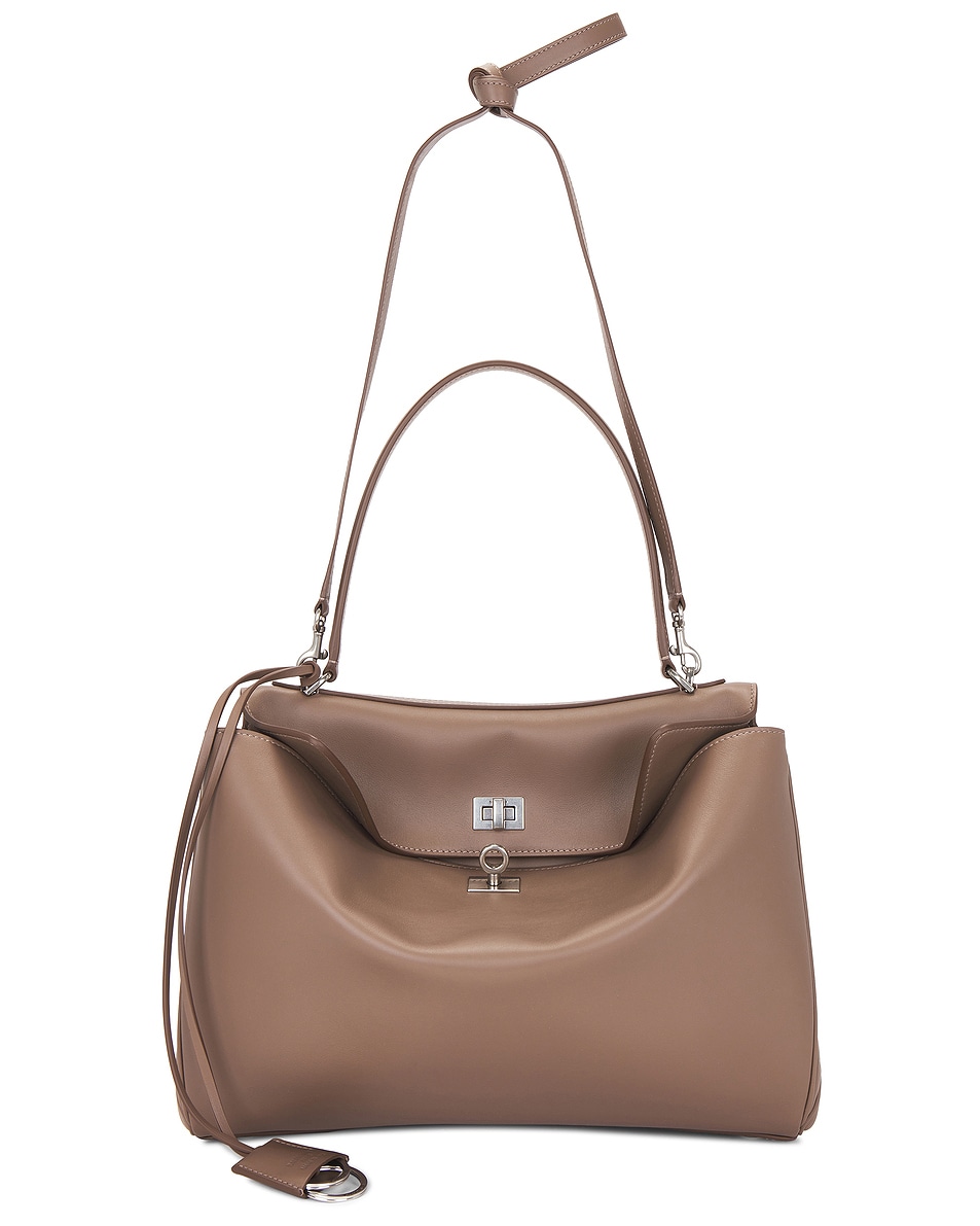 Средняя сумка Rodeo с верхней ручкой Balenciaga, Taupe 
Средняя сумка Rodeo с верхней ручкой Balenciaga, Taupe