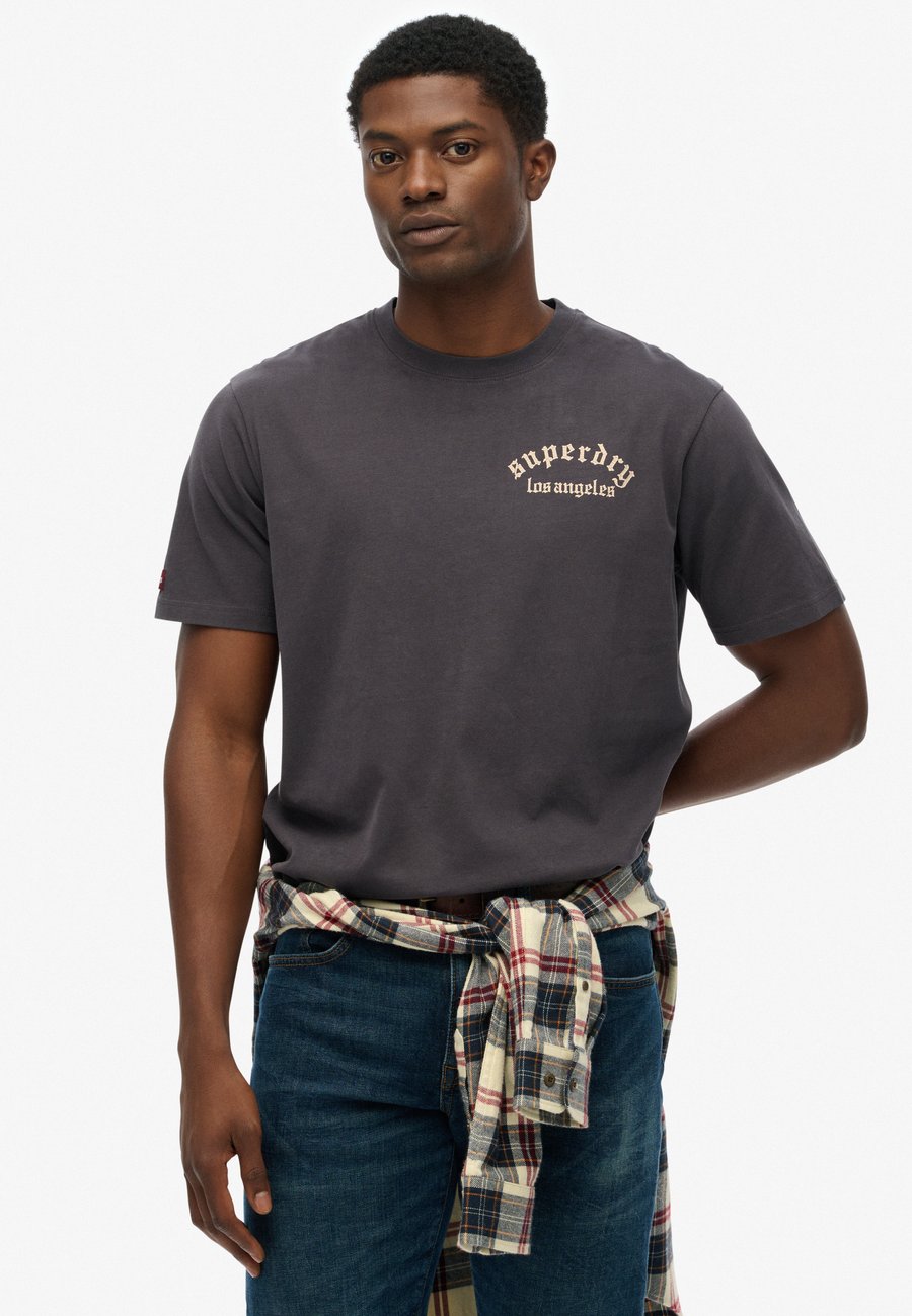 Футболка Superdry & Co TATTOO, Dark Charcoal/Dark Grey, Черный, Футболка Superdry & Co TATTOO, Dark Charcoal/Dark Grey
Футболка Superdry & Co TATTOO, Dark Charcoal/Dark Grey, Черный, Футболка Superdry & Co TATTOO, Dark Charcoal/Dark Grey