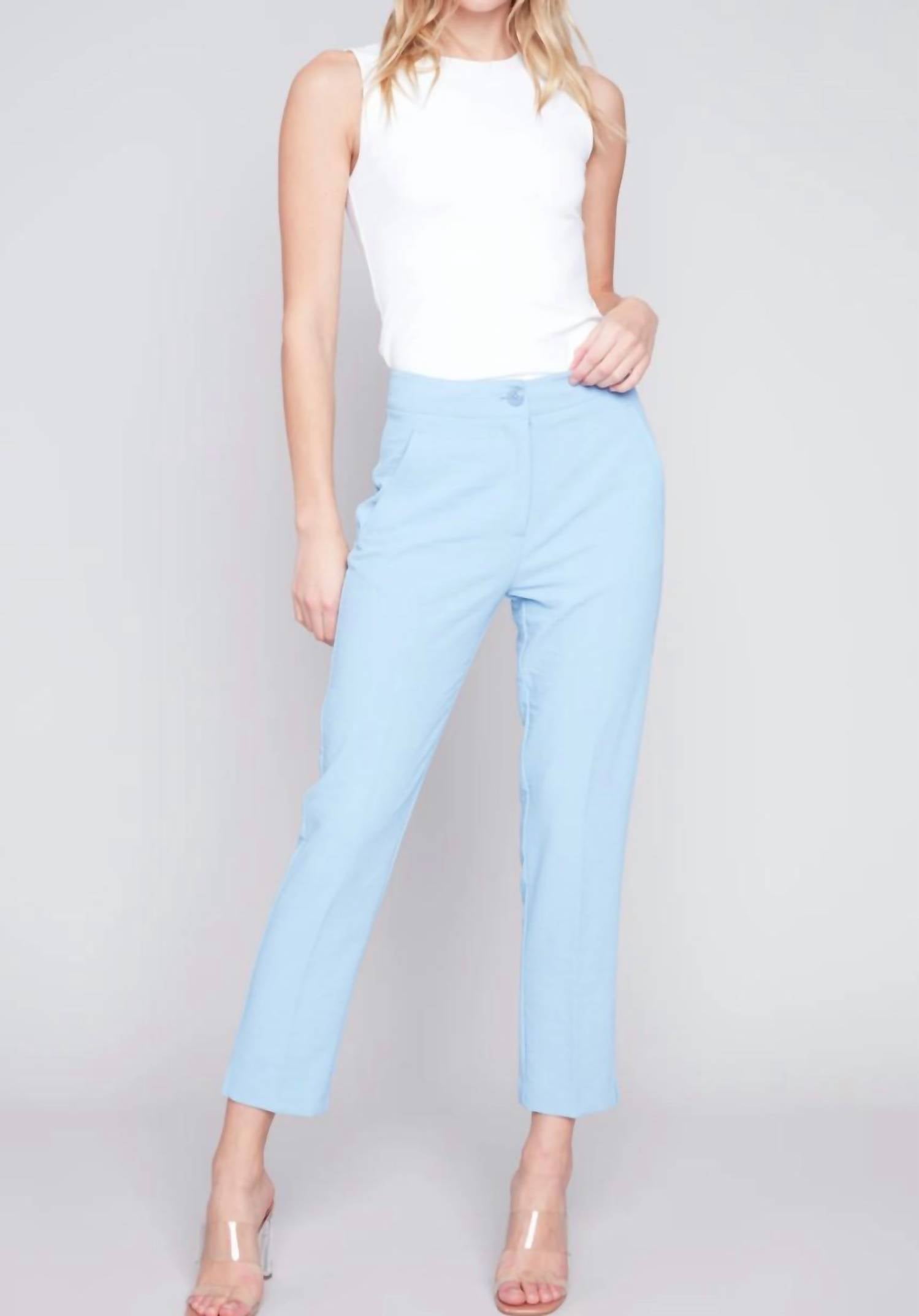 Укороченные брюки Solid Air Flow с карманами в стиле Sky CHARLIE B
Укороченные брюки Solid Air Flow с карманами в стиле Sky CHARLIE B