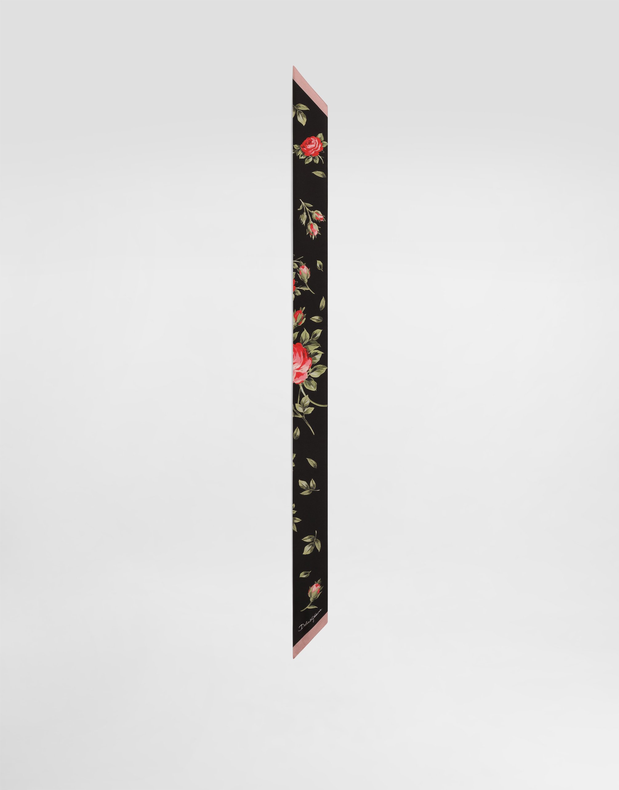 Шелковый твиловый бандо с принтом "букет роз" 6x100 Dolce & Gabbana, мультиколор
Шелковый твиловый бандо с принтом "букет роз" 6x100 Dolce & Gabbana, мультиколор