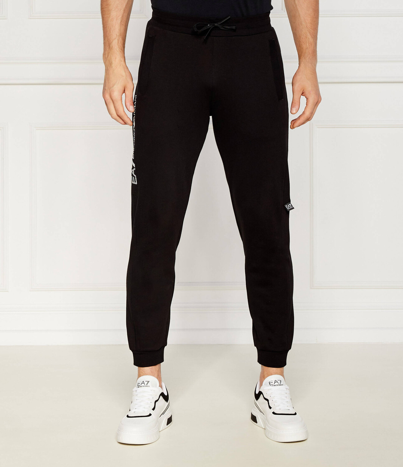 Спортивные брюки EA7 Regular Fit, черный
Спортивные брюки EA7 Regular Fit, черный