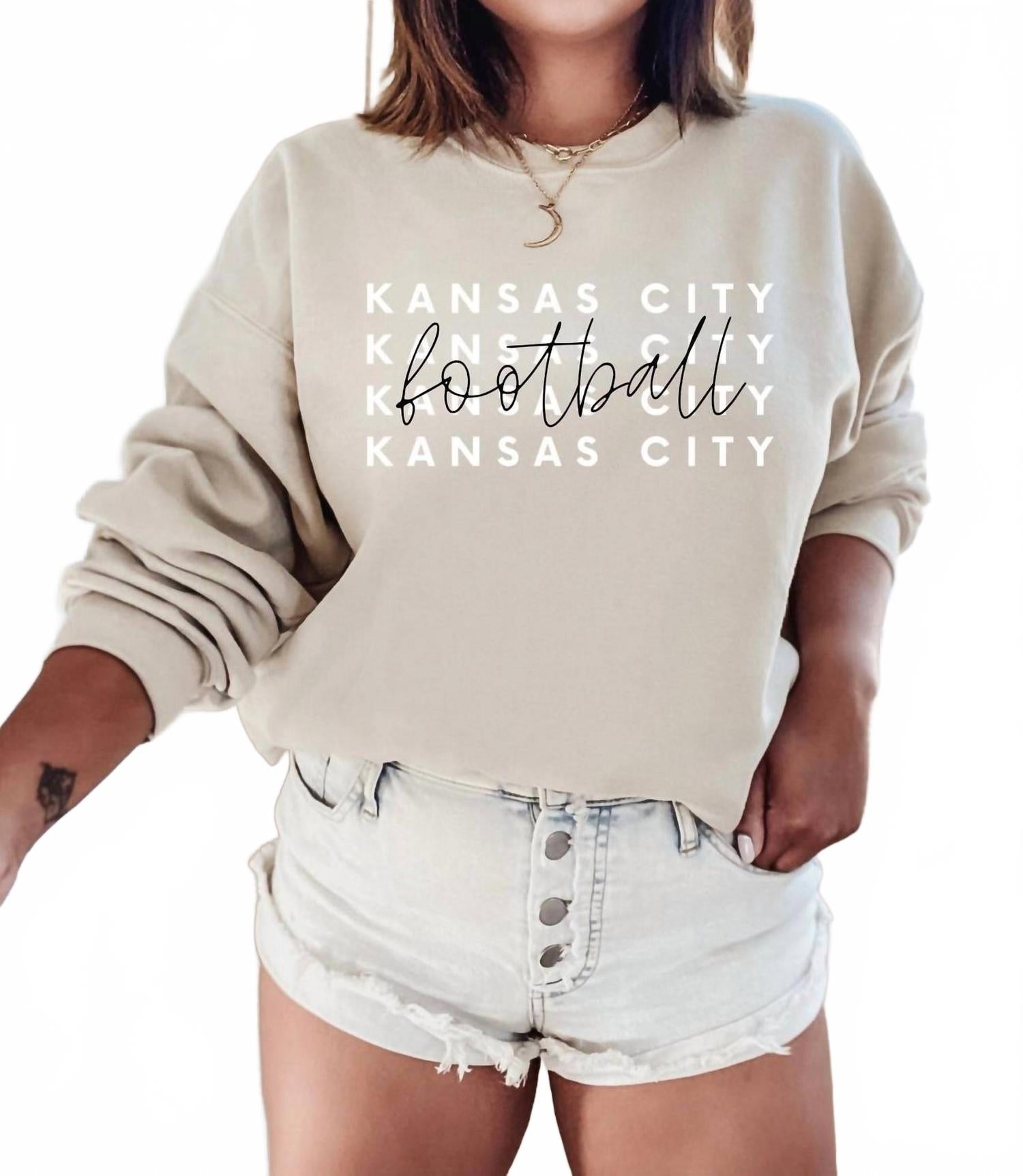 Country Charm Футбольная толстовка «Канзас-Сити» бежевого цвета
Country Charm Футбольная толстовка «Канзас-Сити» бежевого цвета