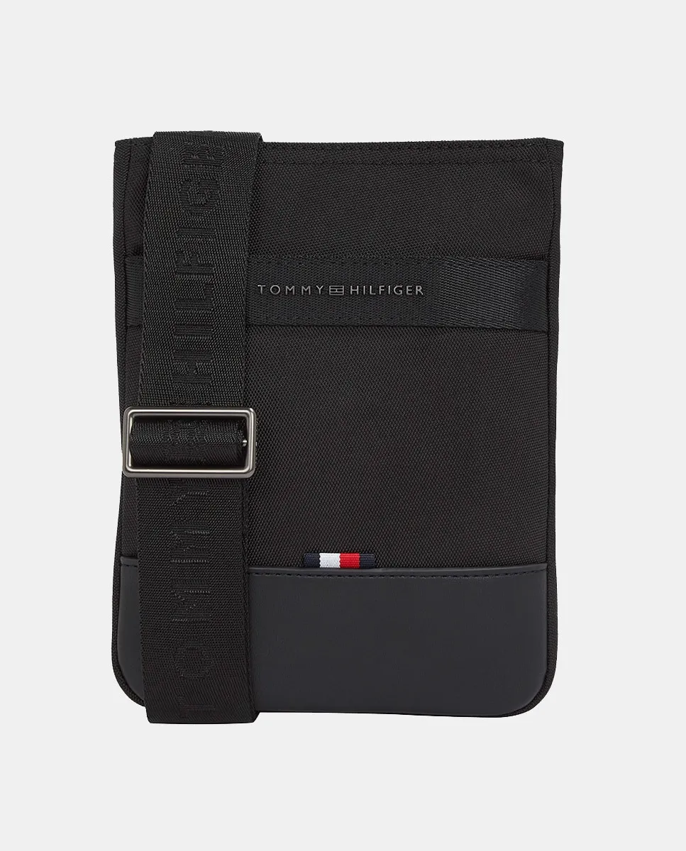 Мужская сумка-бандо из переработанного полиэстера с фирменной передней частью Tommy Hilfiger, черный
Мужская сумка-бандо из переработанного полиэстера с фирменной передней частью Tommy Hilfiger, черный