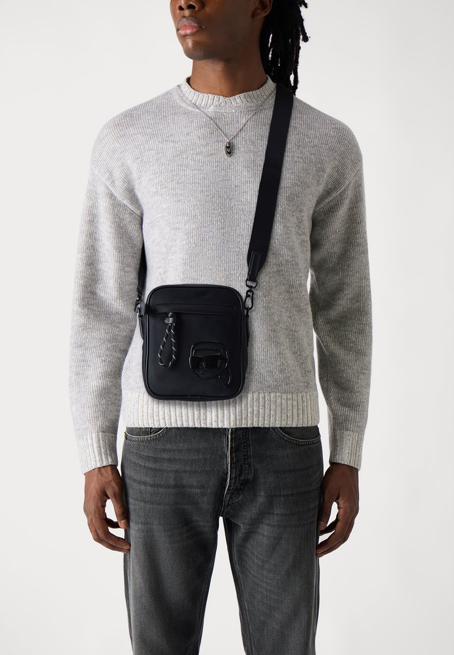 Сумка кросс-боди KARL LAGERFELD IKON K, Black
Сумка кросс-боди KARL LAGERFELD IKON K, Black