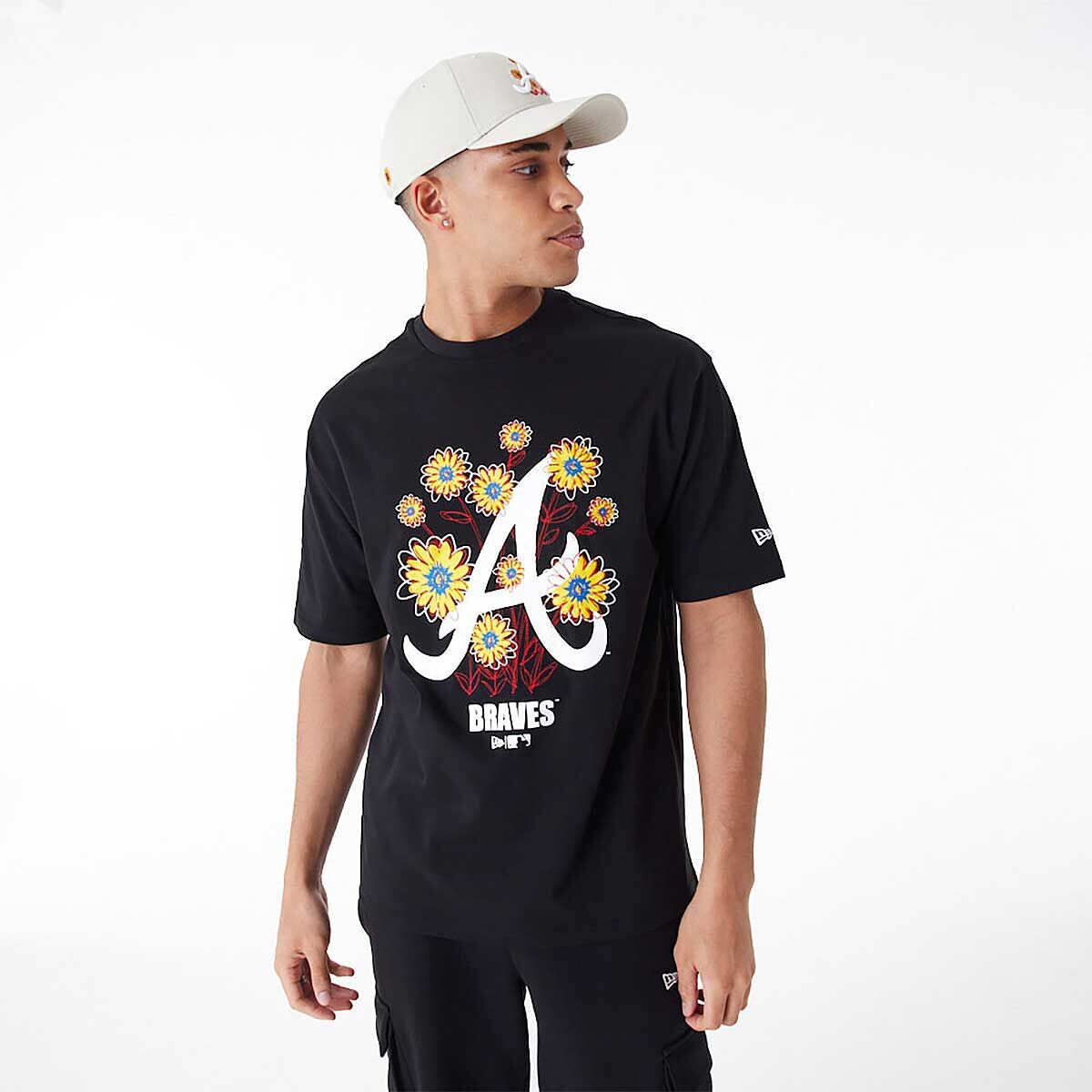 Футболка MLB ATLANTA BRAVES FLORAL LOGO OVERSIZED T-SHIRT New Era, цвет Schwarz
Футболка MLB ATLANTA BRAVES FLORAL LOGO OVERSIZED T-SHIRT New Era, цвет Schwarz