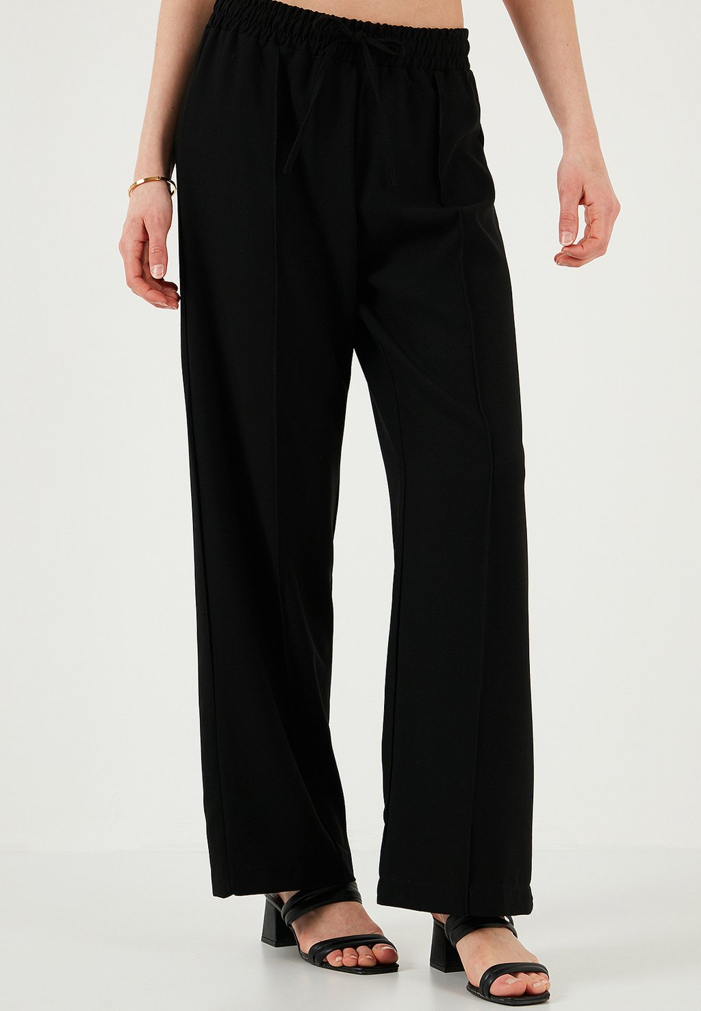 Спортивные штаны REGULAR FIT LELA, черный
Спортивные штаны REGULAR FIT LELA, черный