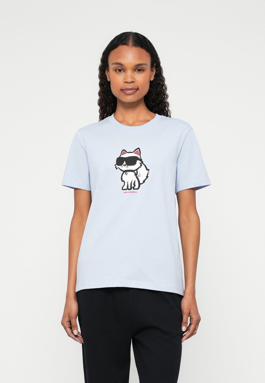 Футболка KARL LAGERFELD IKON SKETCH CHOUPETTE, Kentucky Blue/Blue, Синий, Футболка KARL LAGERFELD IKON SKETCH CHOUPETTE, Kentucky Blue/Blue
Футболка KARL LAGERFELD IKON SKETCH CHOUPETTE, Kentucky Blue/Blue, Синий, Футболка KARL LAGERFELD IKON SKETCH CHOUPETTE, Kentucky Blue/Blue
