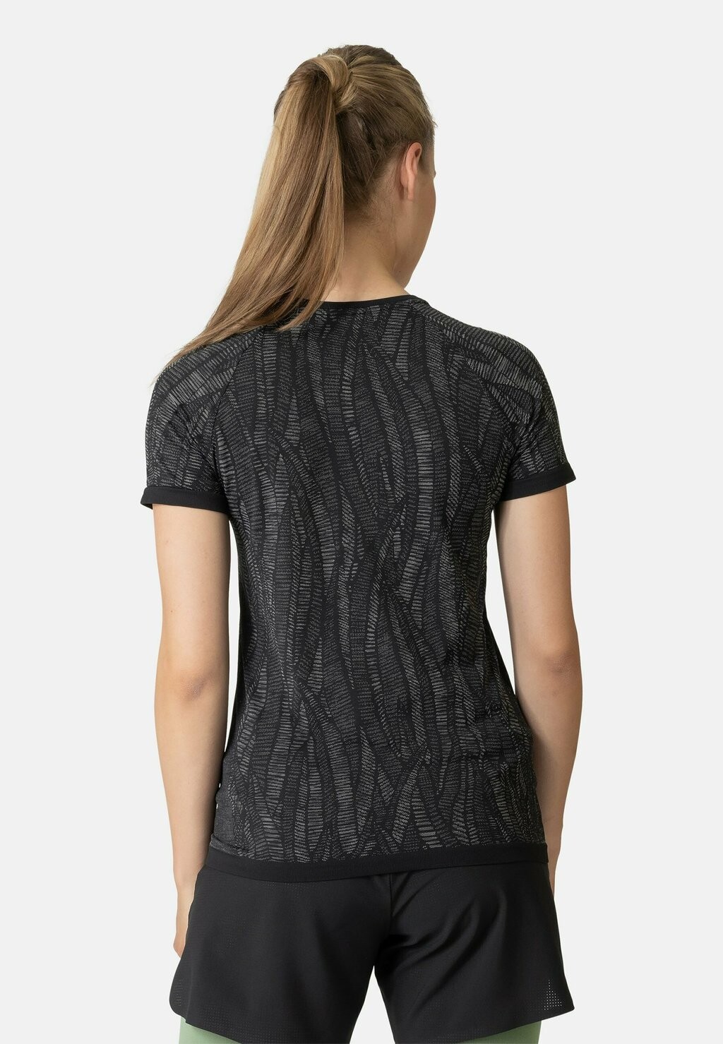 Принт на футболке CREW NECK ZEROWEIGHT CERAMICOOL ODLO, черный
Принт на футболке CREW NECK ZEROWEIGHT CERAMICOOL ODLO, черный