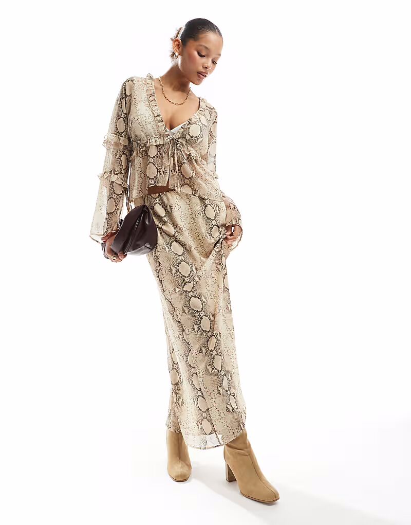 Юбка макси из шифона с косым кроем и принтом змеи Asos Design
Юбка макси из шифона с косым кроем и принтом змеи Asos Design