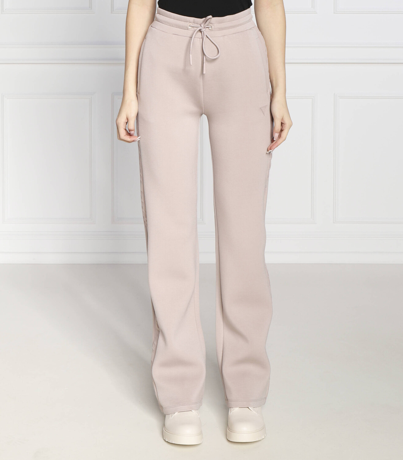 Спортивные брюки GUESS ACTIVE BRENDA SCUBA Straight fit, роза
Спортивные брюки GUESS ACTIVE BRENDA SCUBA Straight fit, роза