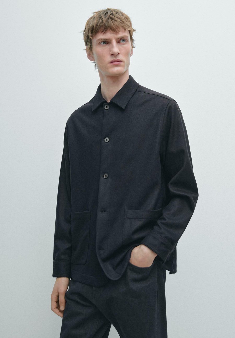 Куртка Massimo Dutti OVERSHIRT WITH POCKETS , Dark Blue
Куртка Massimo Dutti OVERSHIRT WITH POCKETS , Dark Blue