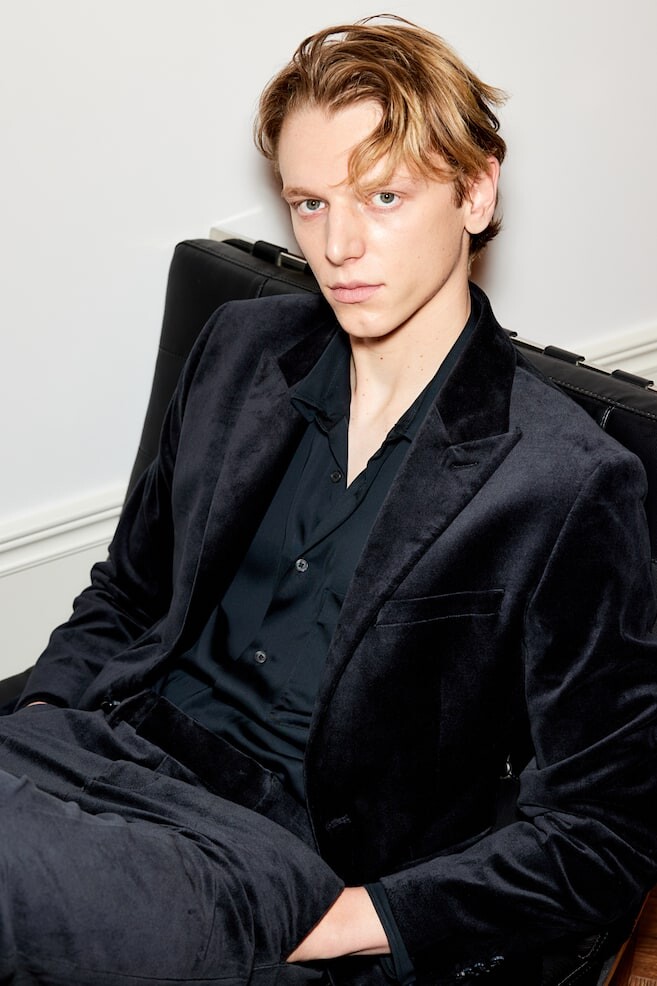 Бархатный жакет приталенного кроя H&M, синий
Бархатный жакет приталенного кроя H&M, синий