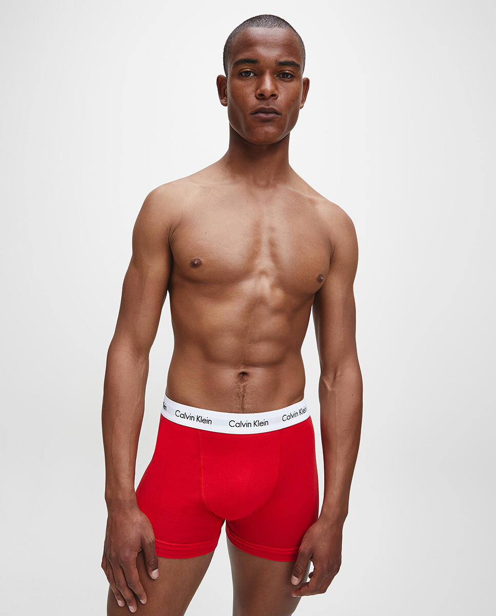 Комплект из трех мужских трикотажных боксеров разных цветов Calvin Klein, мультиколор
Комплект из трех мужских трикотажных боксеров разных цветов Calvin Klein, мультиколор