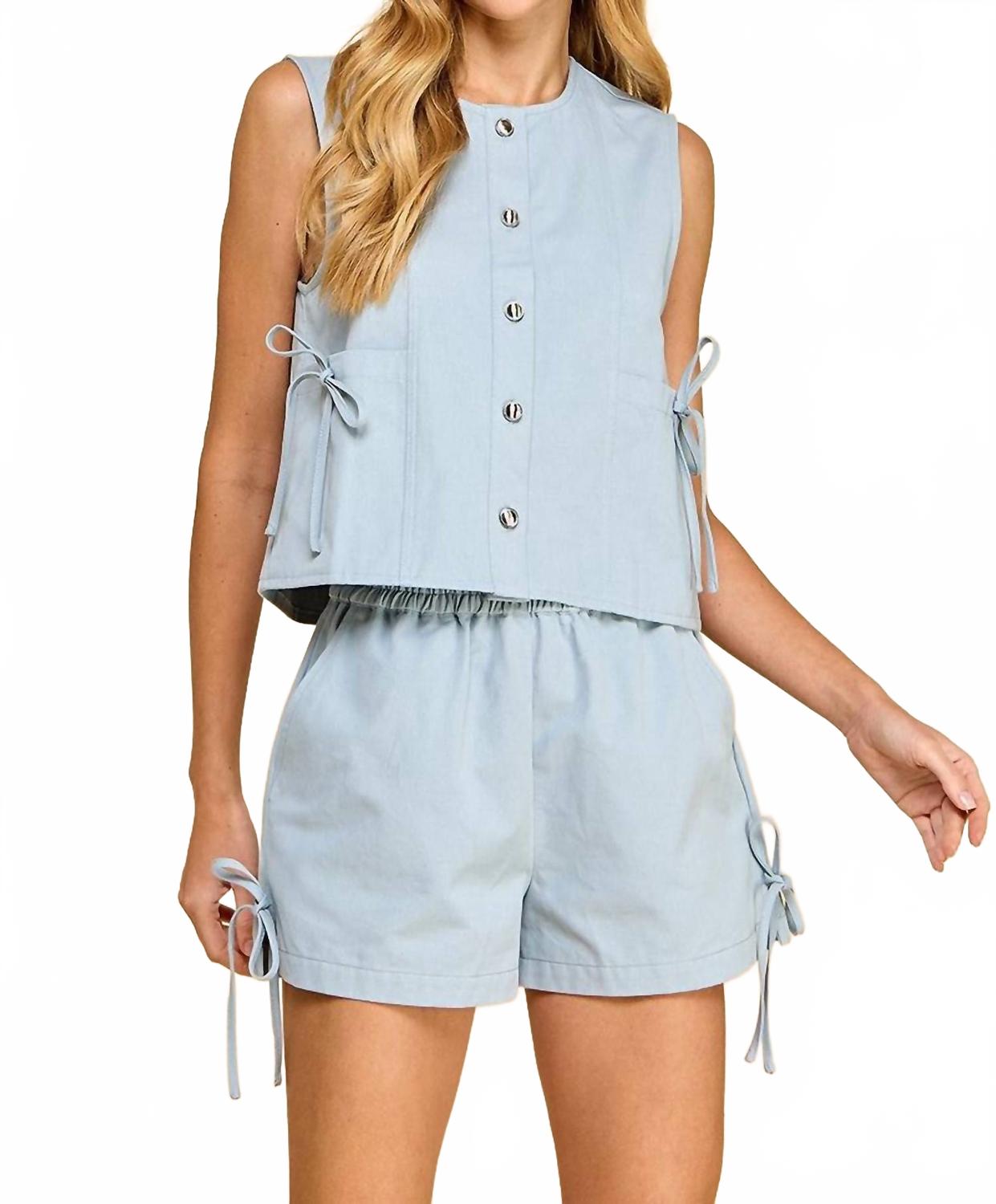 Эмерсон комплект жилет и шорты в светло-голубом TCEC
Эмерсон комплект жилет и шорты в светло-голубом TCEC