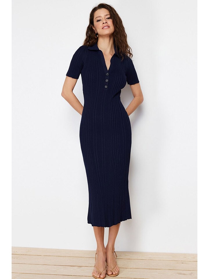 Платье до колена trendyol Strickkleid, темно-синий
Платье до колена trendyol Strickkleid, темно-синий