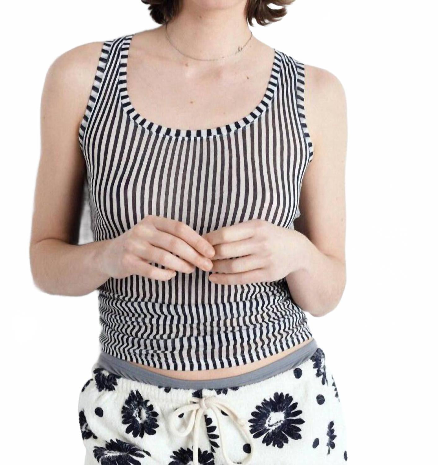 Женская майка Massachusetts в темно-синем цвете American Vintage
Женская майка Massachusetts в темно-синем цвете American Vintage