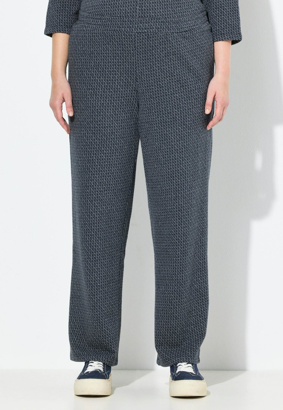 Брюки Ulla Popken TEXTURED ELASTIC WAIST, Marine/Dark Blue
Брюки Ulla Popken TEXTURED ELASTIC WAIST, Marine/Dark Blue