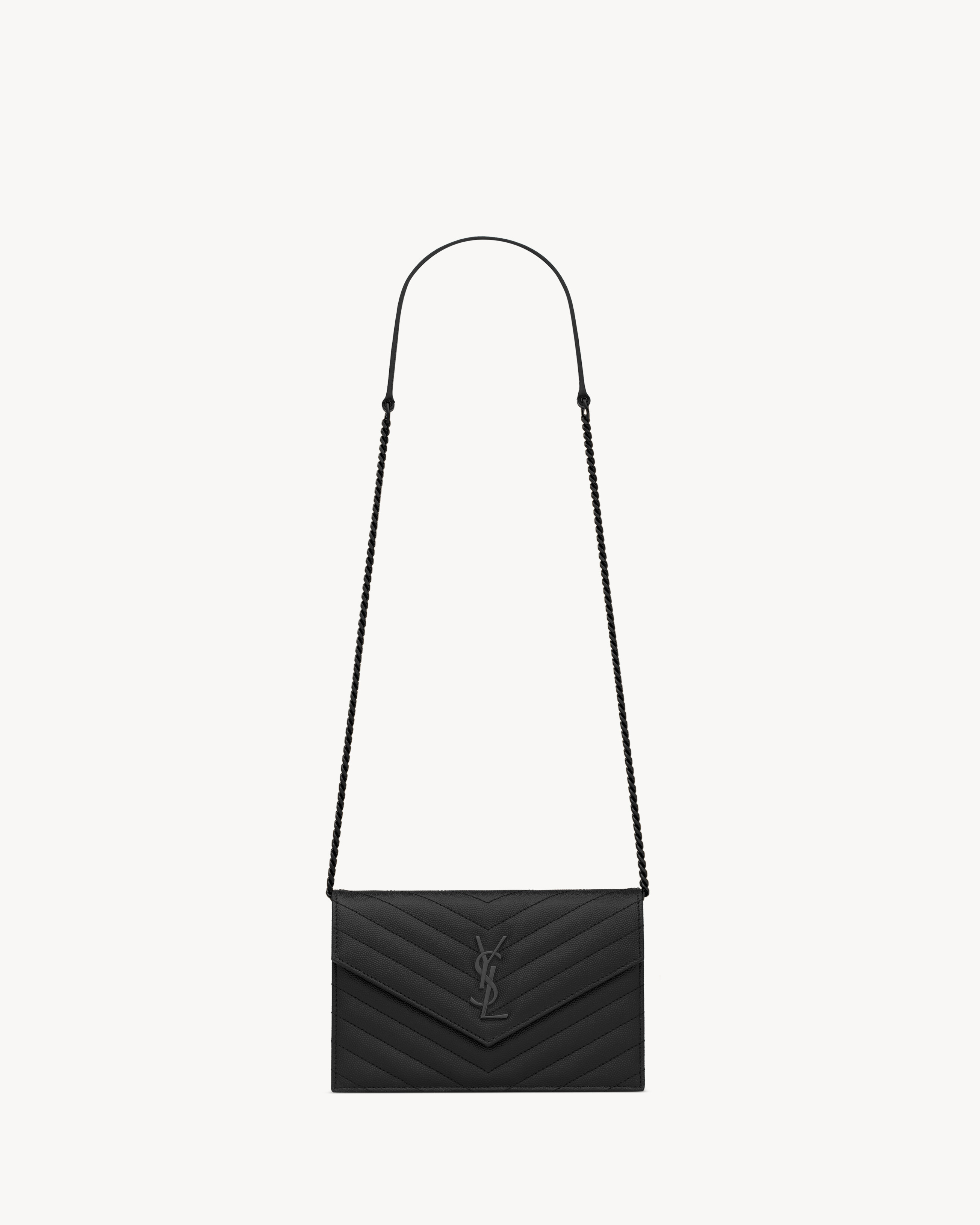 Сумка на цепочке с украшением CASSANDRE Saint Laurent, черный
Сумка на цепочке с украшением CASSANDRE Saint Laurent, черный