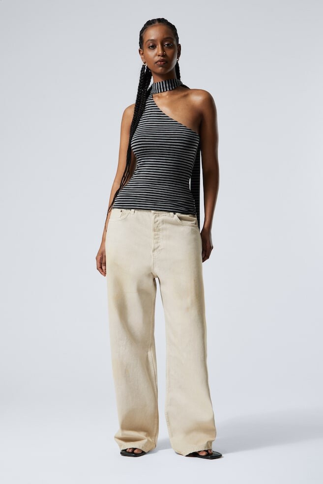 Топ из лиоцелла на одно плечо с завязкой Weekday, серый
Топ из лиоцелла на одно плечо с завязкой Weekday, серый