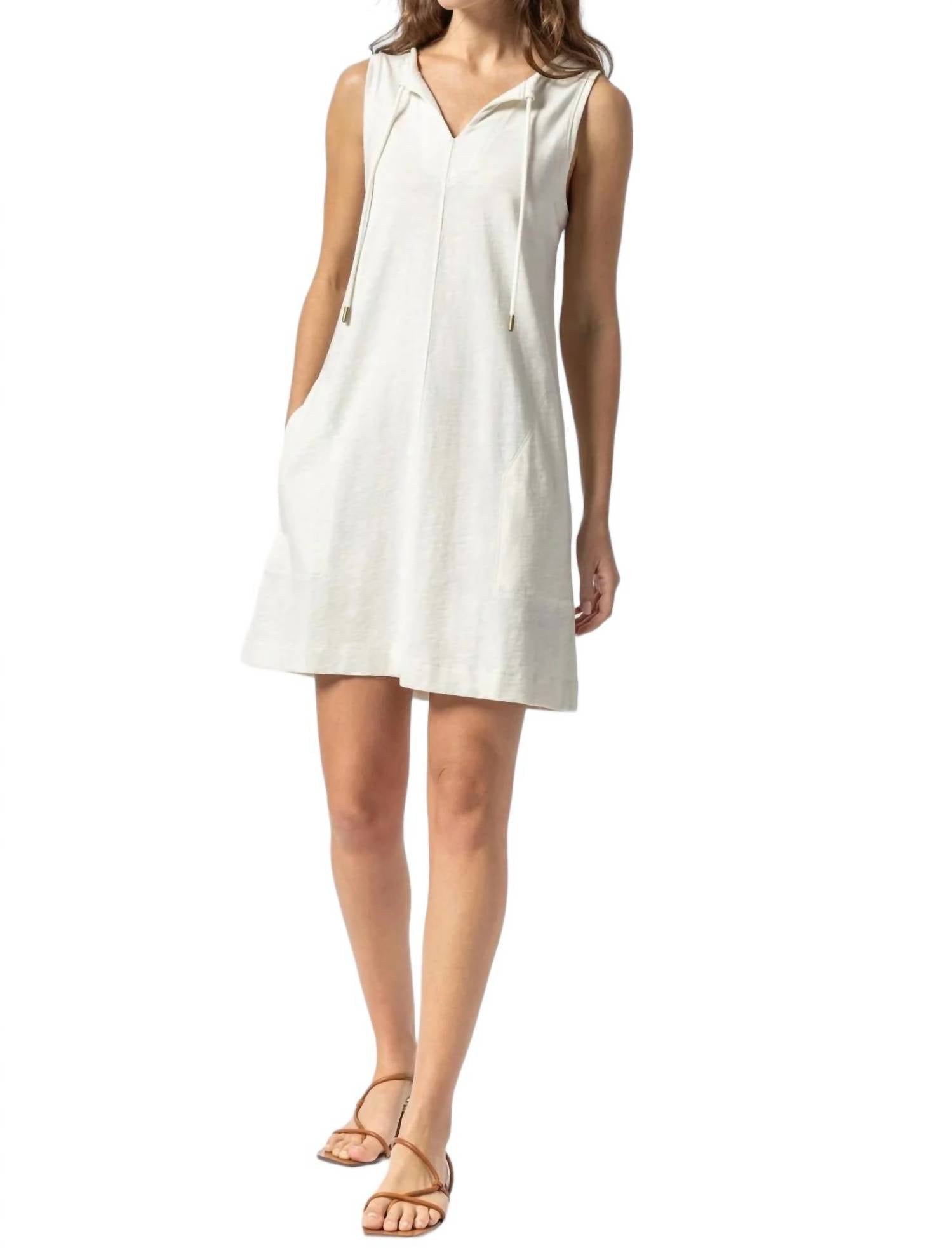 Платье без рукавов с разрезом на шее цвета экрю Lilla P, цвет ecru
Платье без рукавов с разрезом на шее цвета экрю Lilla P, цвет ecru