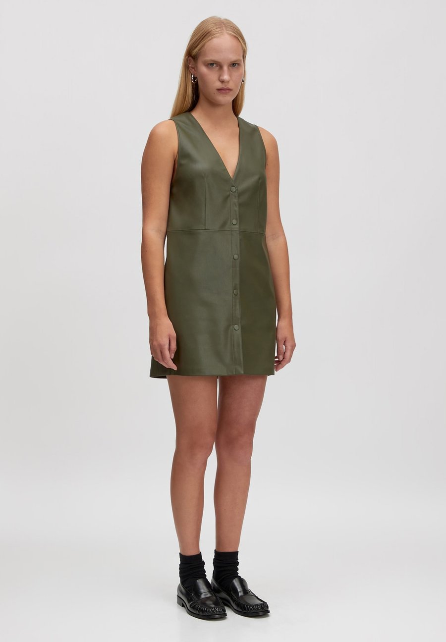 Платье EDITED Day dress, Grün Dunkelgrün/Green
Платье EDITED Day dress, Grün Dunkelgrün/Green