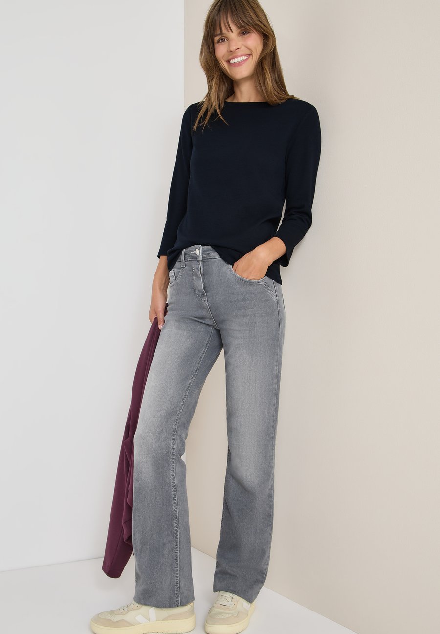 Топ Cecil BASIC U-BOOT, Blau/Teal
Топ Cecil BASIC U-BOOT, Blau/Teal