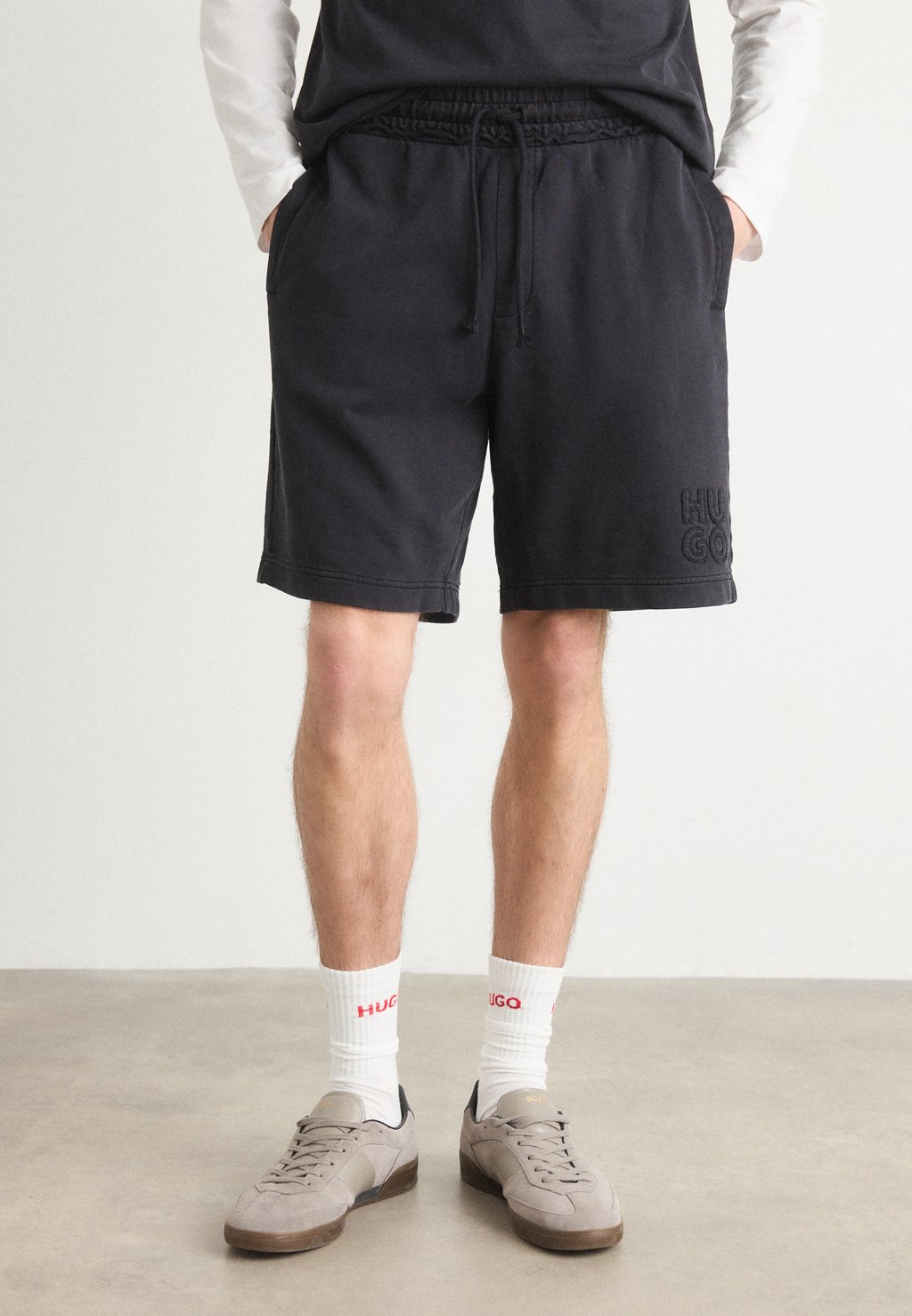 Шорты DISTRELL - Tracksuit bottoms HUGO, черный
Шорты DISTRELL - Tracksuit bottoms HUGO, черный