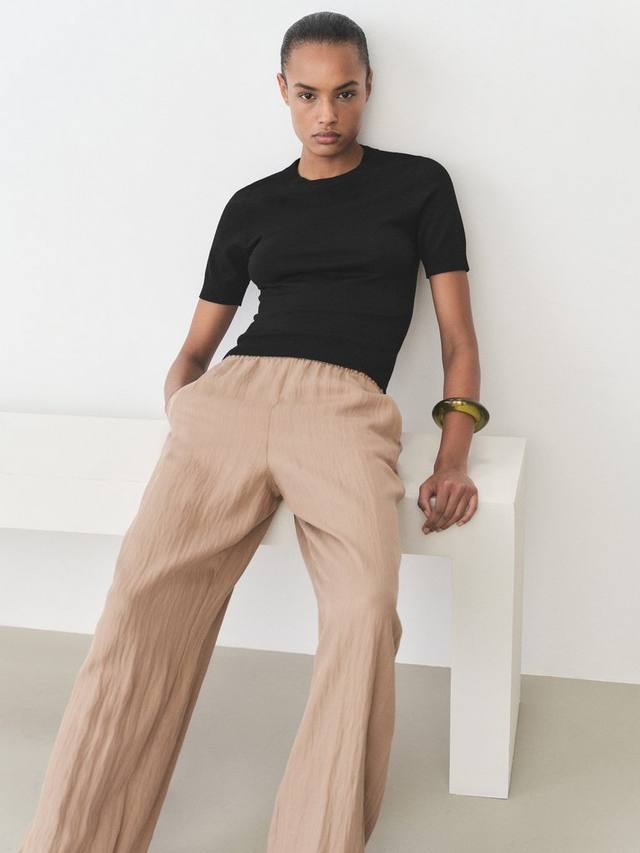 Базовый короткий рукав вязаный топ Mango, Black
Базовый короткий рукав вязаный топ Mango, Black