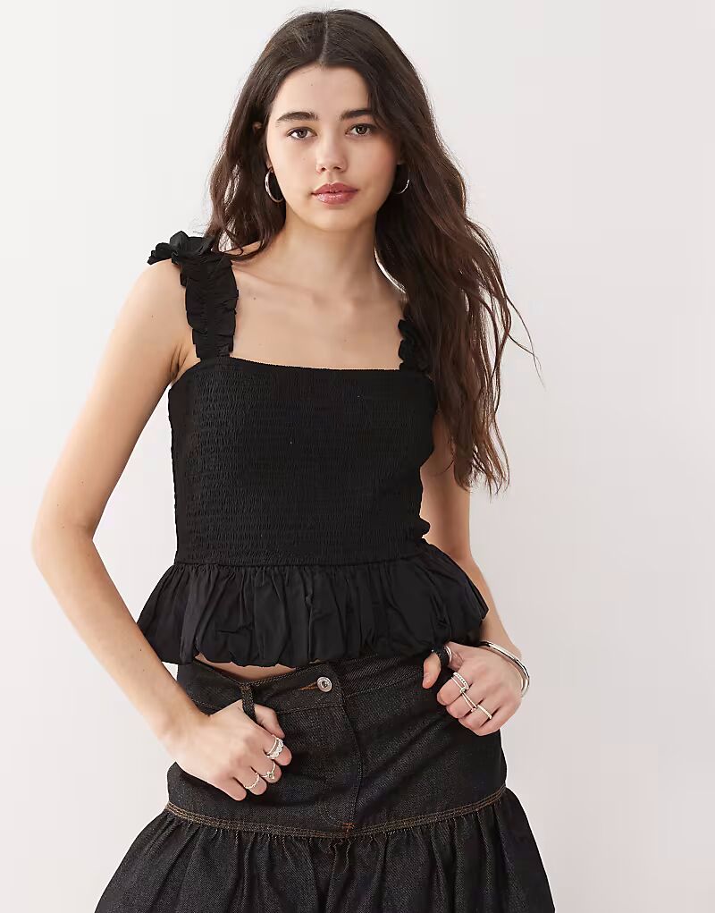 Топ COLLUSION из плетеной ткани с присборенной кромкой и подолом-пузырем черного цвета
Топ COLLUSION из плетеной ткани с присборенной кромкой и подолом-пузырем черного цвета