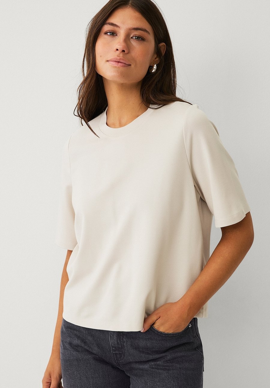 Футболка Ellos Collection Basic T-shirt, Natur/Off-White, Белый, Футболка Ellos Collection Basic T-shirt, Natur/Off-White
Футболка Ellos Collection Basic T-shirt, Natur/Off-White, Белый, Футболка Ellos Collection Basic T-shirt, Natur/Off-White