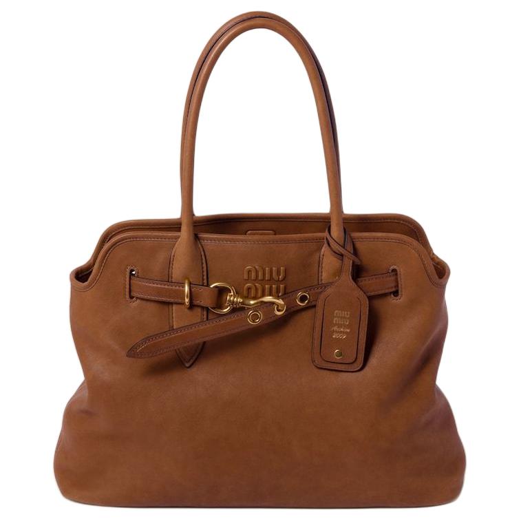 MIU MIU Сумка Aventure из кожи Nappa, женская, коричневая
MIU MIU Сумка Aventure из кожи Nappa, женская, коричневая