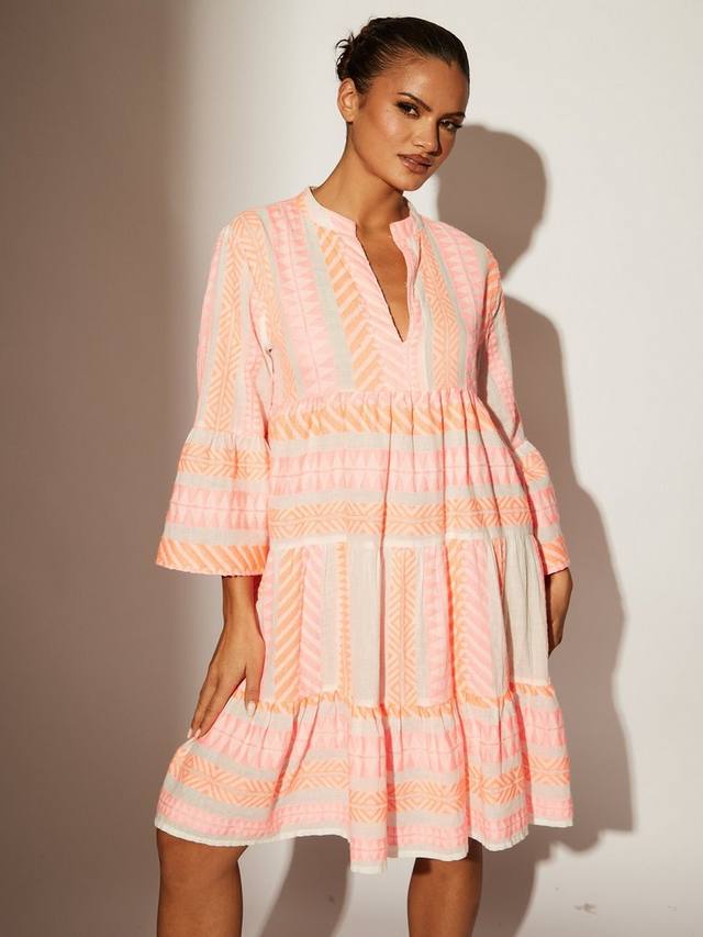 Жаккардовое мини-платье с каскадными ярусами и асимметричным подолом South Beach, Pink
Жаккардовое мини-платье с каскадными ярусами и асимметричным подолом South Beach, Pink