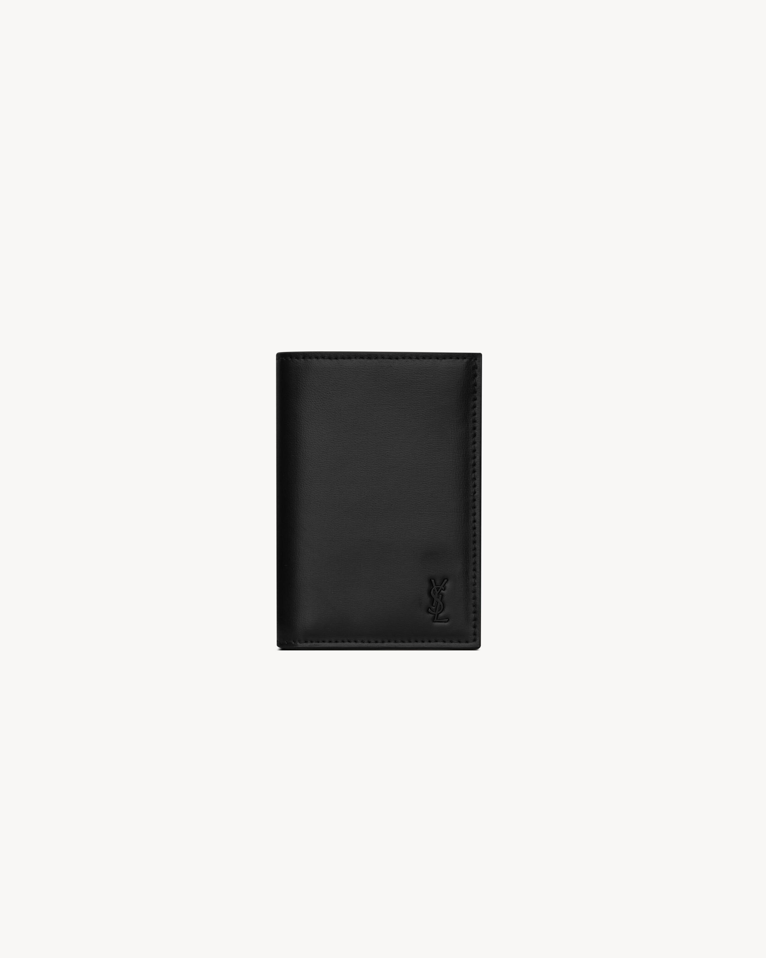Кошелек для кредитных карт TINY CASSANDRE из матовой кожи Saint Laurent, черный
Кошелек для кредитных карт TINY CASSANDRE из матовой кожи Saint Laurent, черный