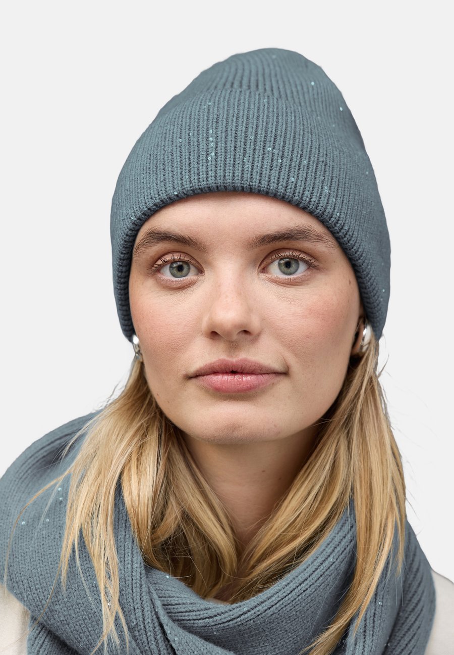 Шапка Street One MIT PAILLETTEN, Blau/Blue-Grey
Шапка Street One MIT PAILLETTEN, Blau/Blue-Grey