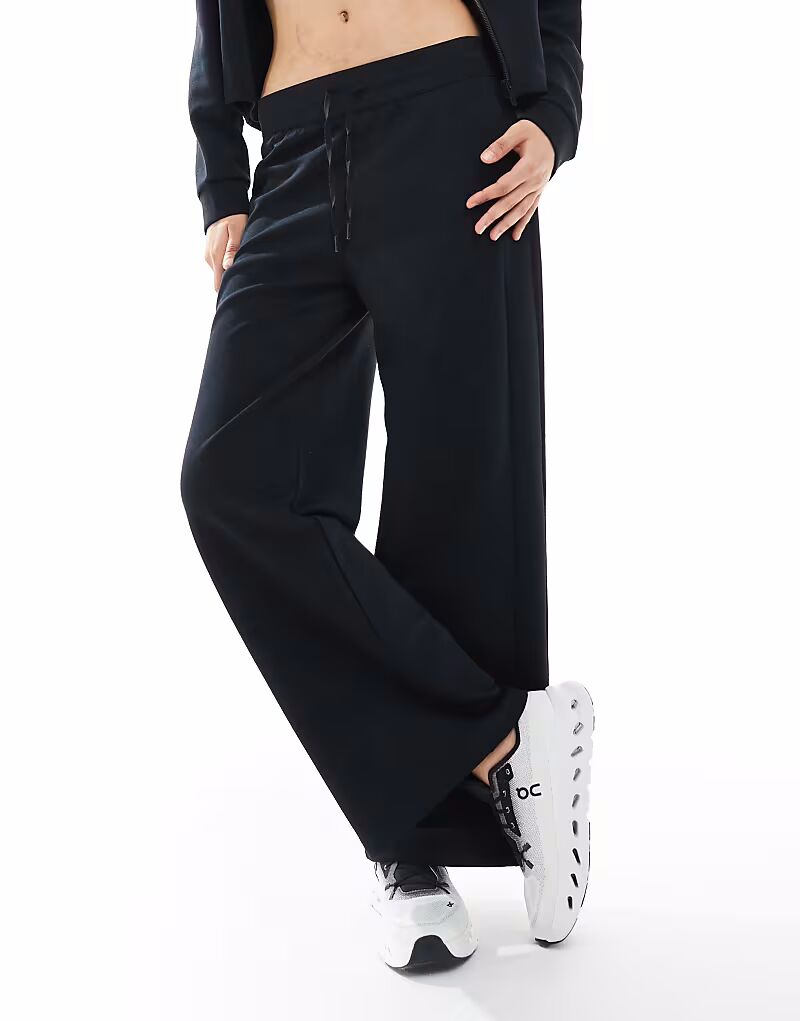 Джоггеры Agon Classic черного цвета
Джоггеры Agon Classic черного цвета