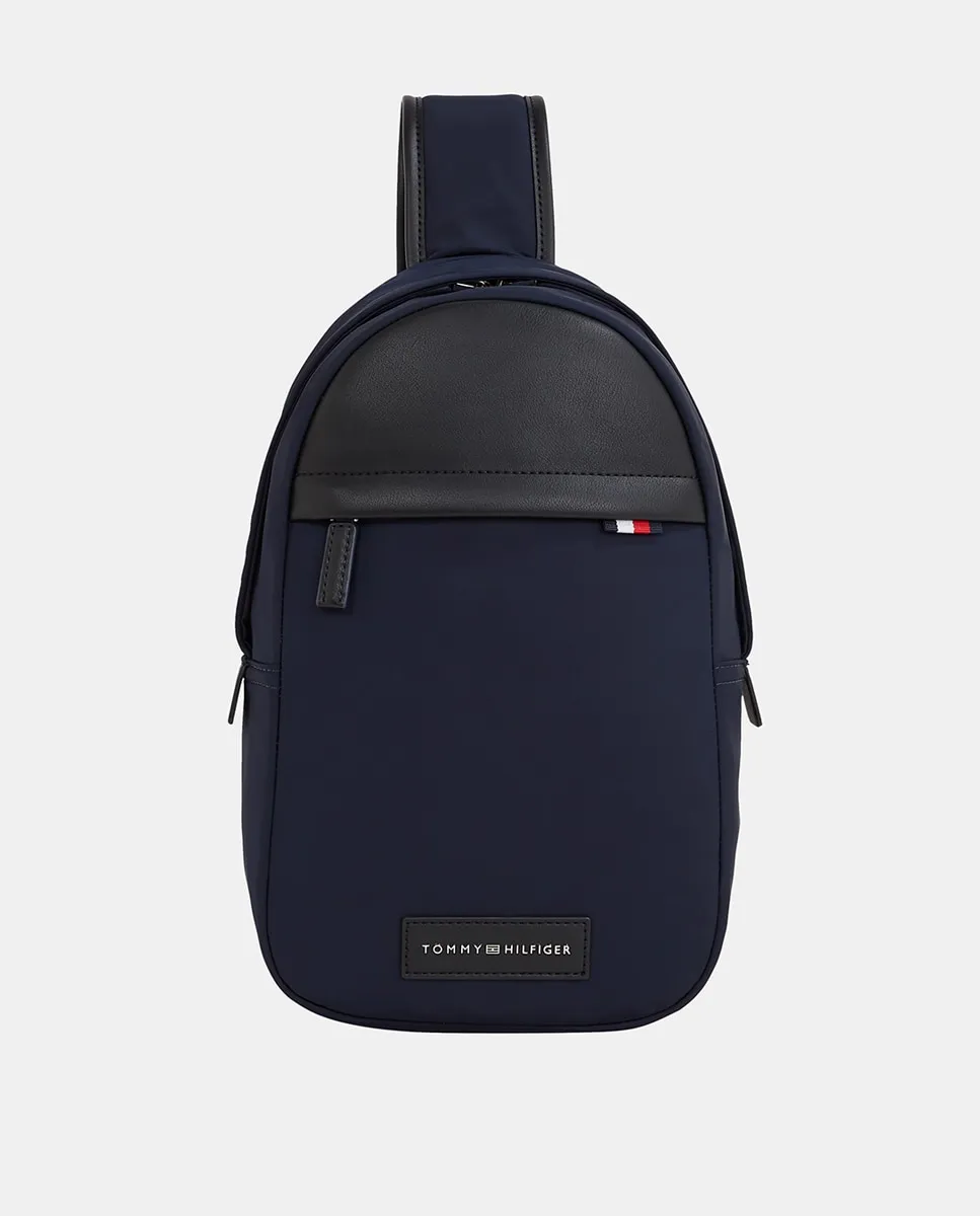 Мужская сумка через плечо из переработанного полиэстера с логотипом на передней стороне Tommy Hilfiger, темно-синий
Мужская сумка через плечо из переработанного полиэстера с логотипом на передней стороне Tommy Hilfiger, темно-синий