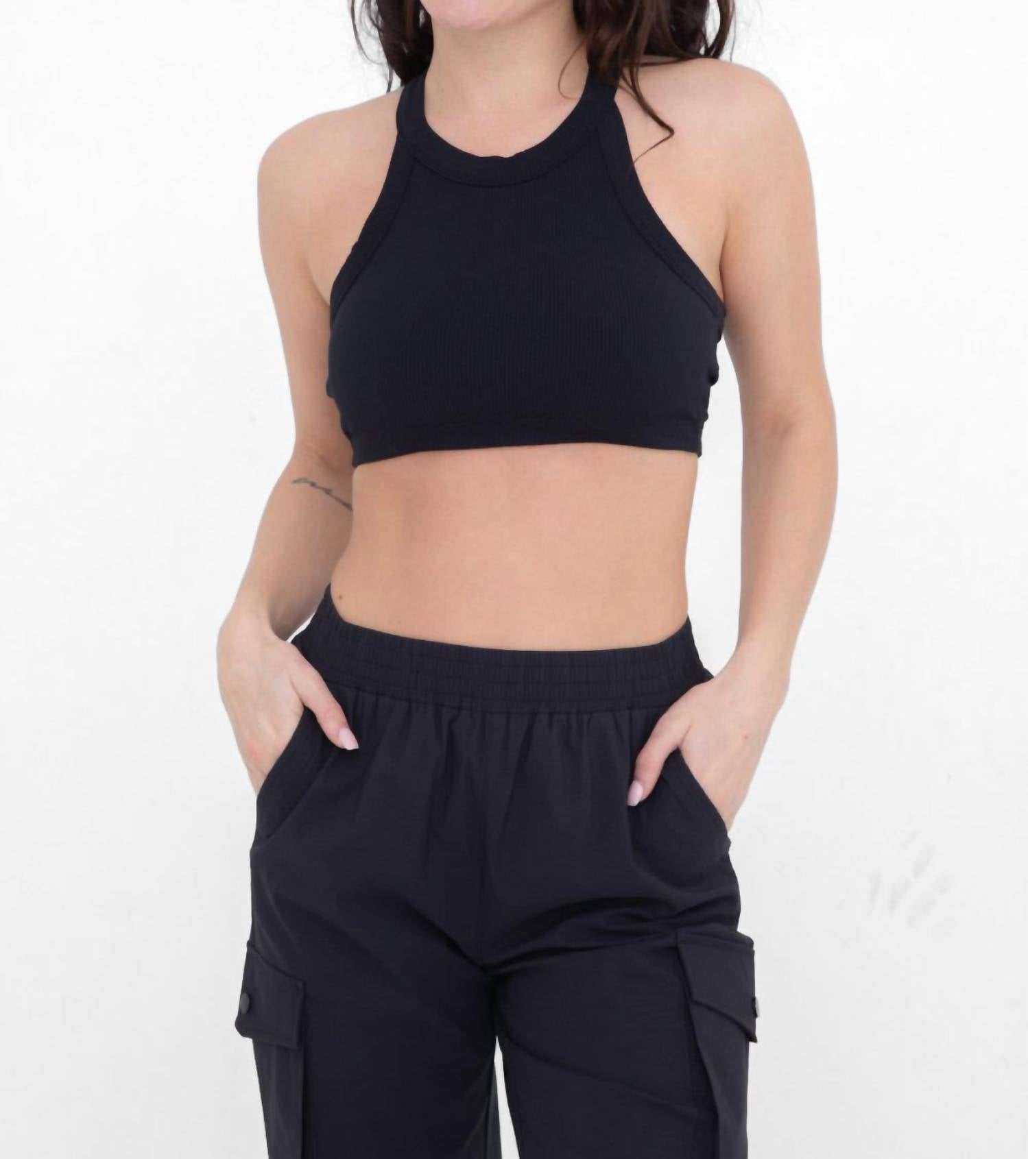 Откройте для себя укороченный топ Comfort черного цвета mono b
Откройте для себя укороченный топ Comfort черного цвета mono b