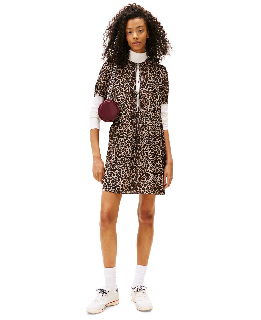Женское мини-платье с леопардовым принтом и завязками спереди Tommy Jeans, Leopard Print
Женское мини-платье с леопардовым принтом и завязками спереди Tommy Jeans, Leopard Print