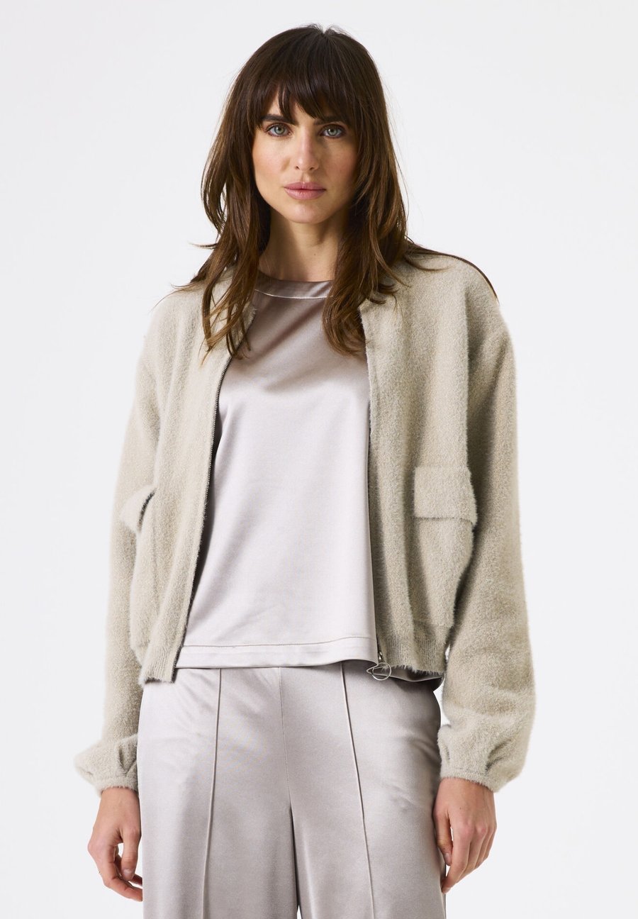 Кардиган Garcia Cardigan, Feather Grey/Light Grey
Кардиган Garcia Cardigan, Feather Grey/Light Grey