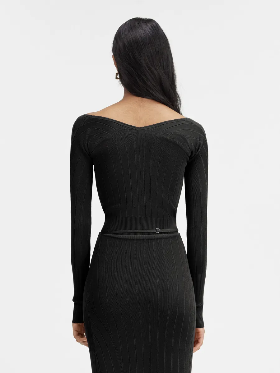 Топ с длинными рукавами и фестонами Ле Пралу Jacquemus, черный
Топ с длинными рукавами и фестонами Ле Пралу Jacquemus, черный