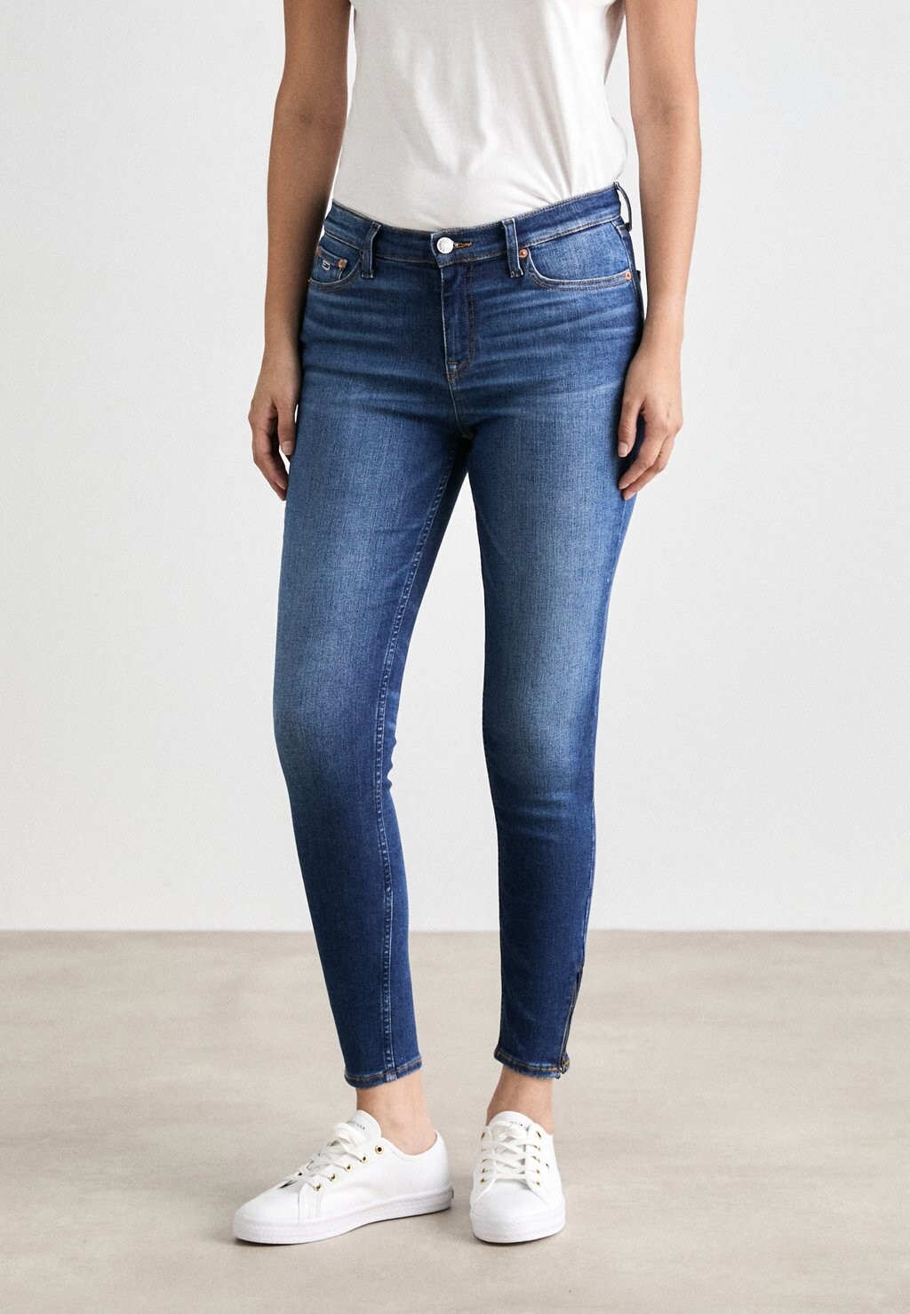 Джинсы скинни NORA ZIP Tommy Hilfiger, синий деним
Джинсы скинни NORA ZIP Tommy Hilfiger, синий деним