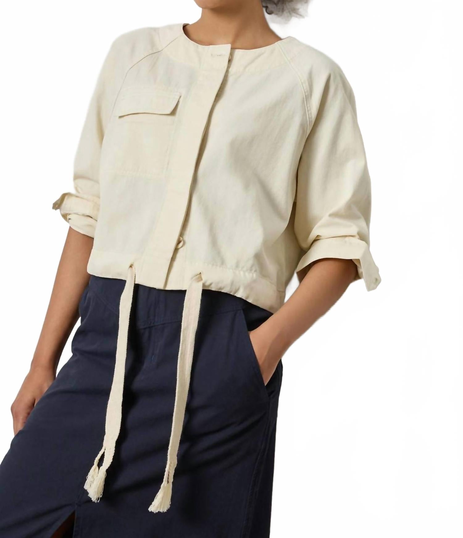 Куртка с завязками на поясе бежевого цвета Lilla P
Куртка с завязками на поясе бежевого цвета Lilla P