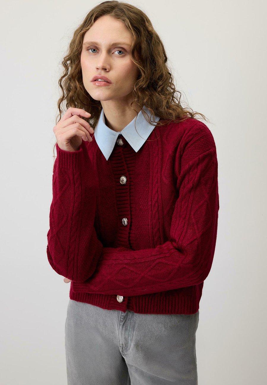 Кардиган Touché Privé Cardigan, Burgundy/Bordeaux
Кардиган Touché Privé Cardigan, Burgundy/Bordeaux