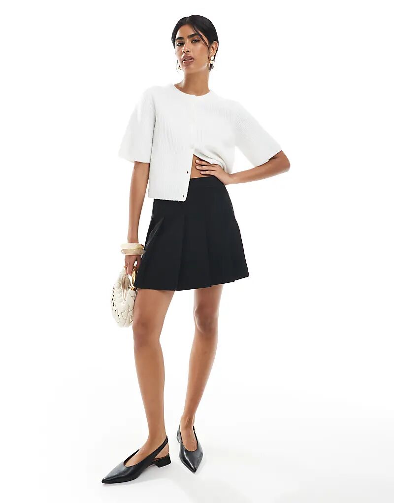 Мини-юбка New Look со складками черного цвета
Мини-юбка New Look со складками черного цвета