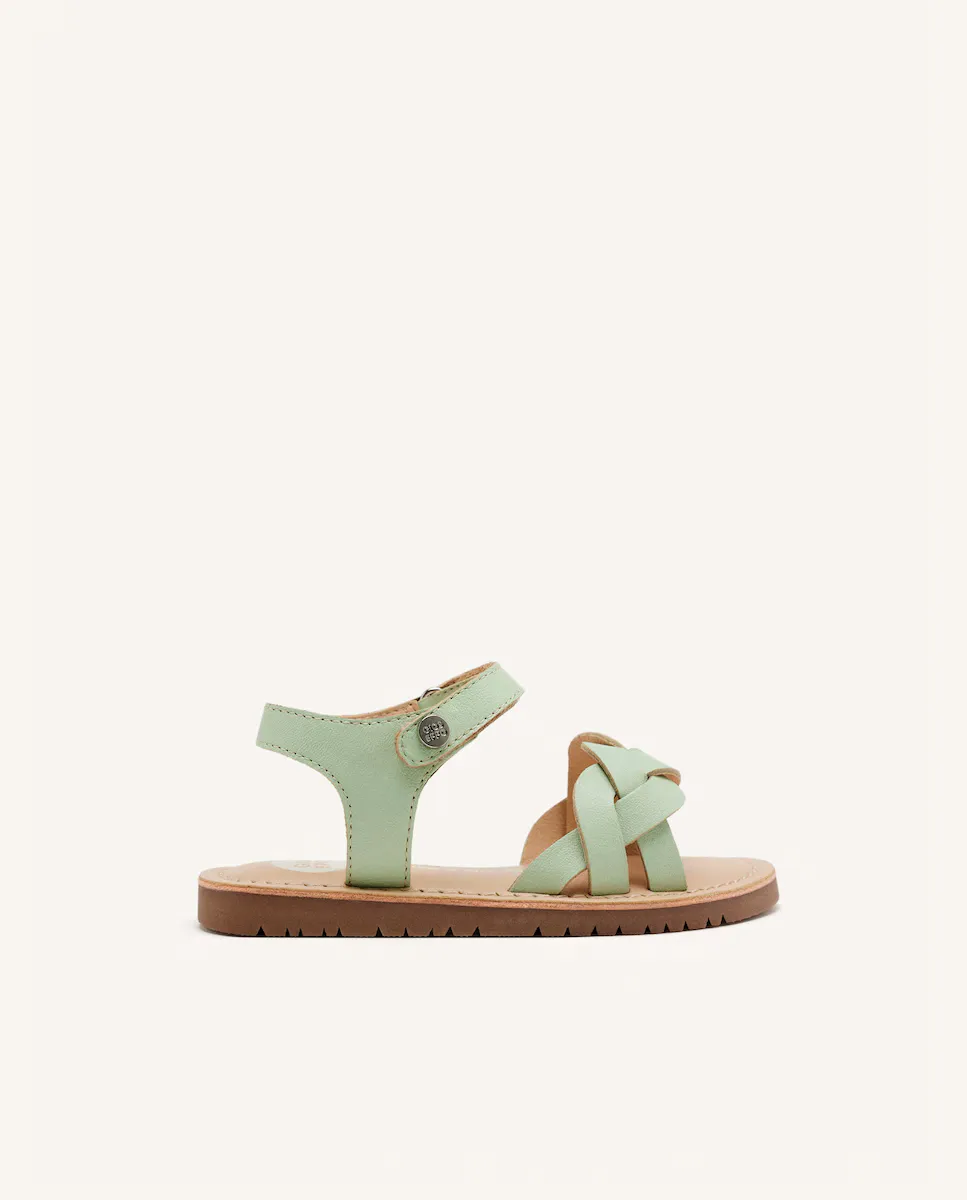 Сандалии кожаные для девочек с плетением и гибкой подошвой Gioseppo, светло-зеленый
Сандалии кожаные для девочек с плетением и гибкой подошвой Gioseppo, светло-зеленый