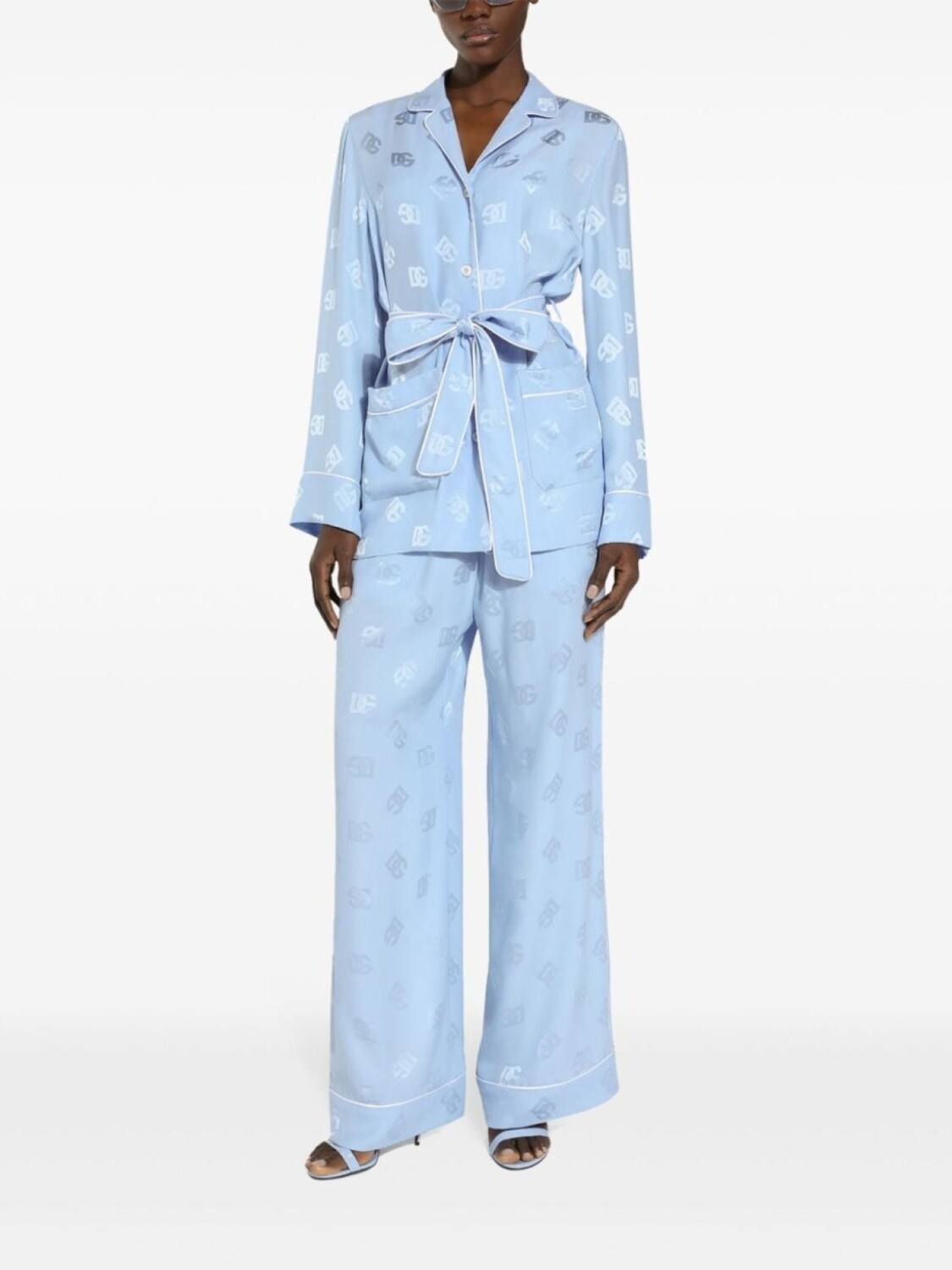 Dolce & Gabbana жаккардовая рубашка с монограммой и завязками, синий
Dolce & Gabbana жаккардовая рубашка с монограммой и завязками, синий