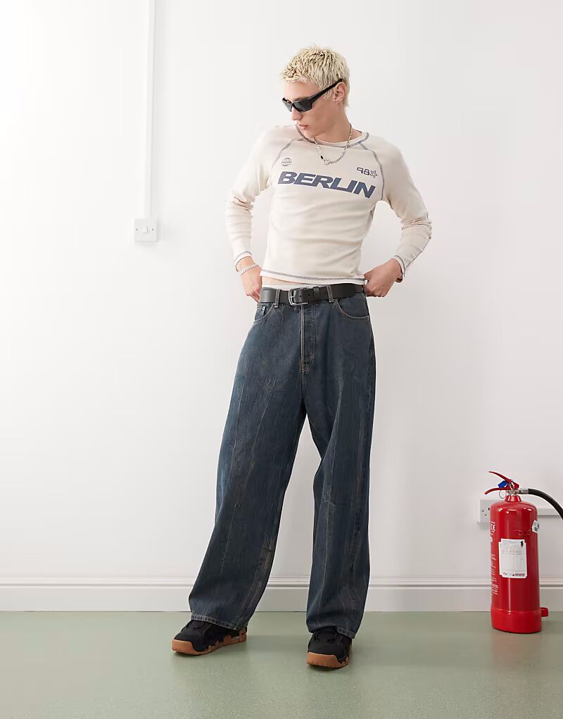 Футболка COLLUSION с длинным рукавом и принтом Berlin в каменном цвете
Футболка COLLUSION с длинным рукавом и принтом Berlin в каменном цвете