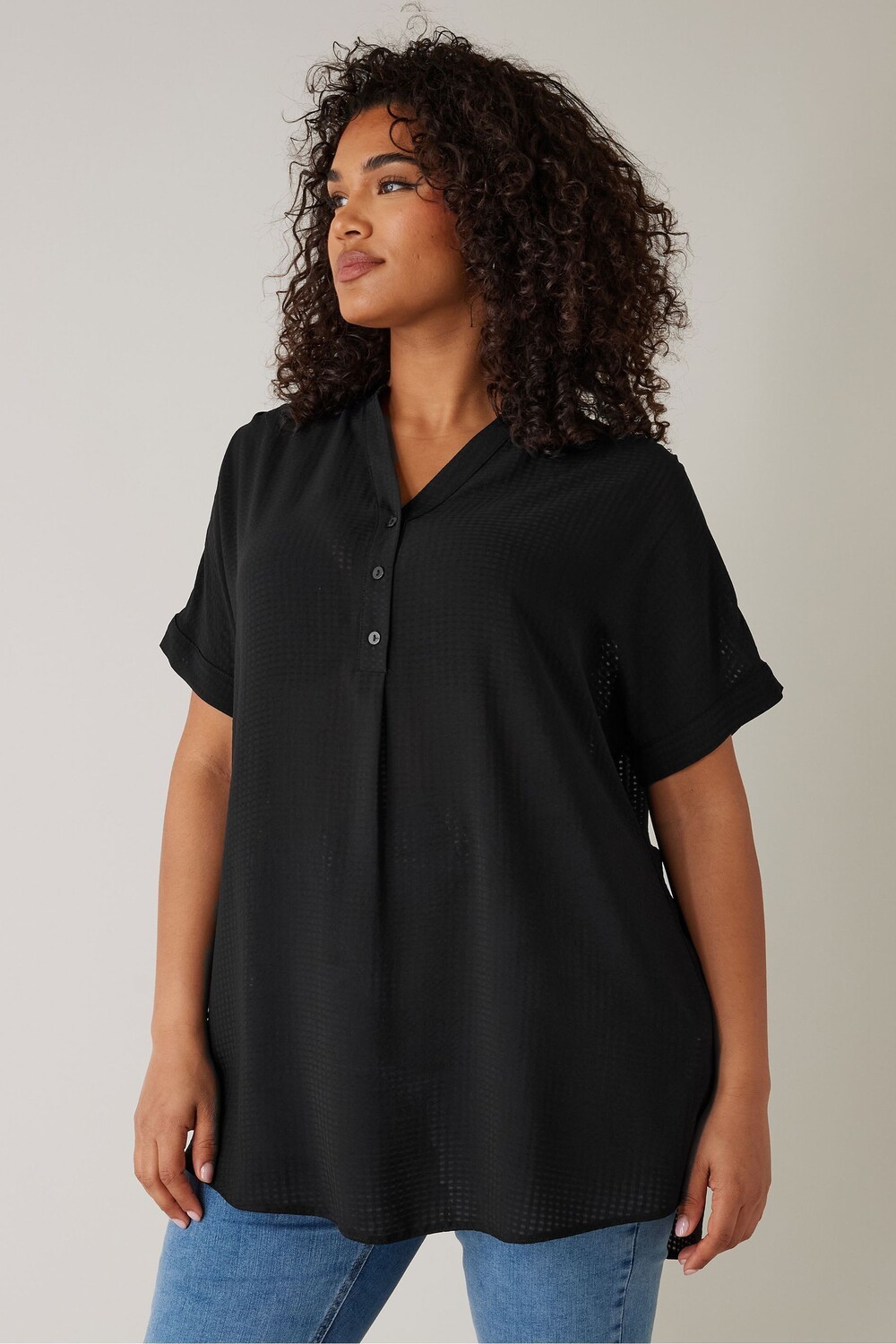 Блузка с коротким рукавом и полузастежкой Evans, черный
Блузка с коротким рукавом и полузастежкой Evans, черный